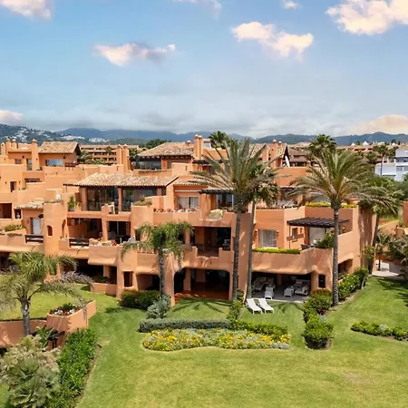 Exclusive 1 Line In With Panoramic Views Marbella